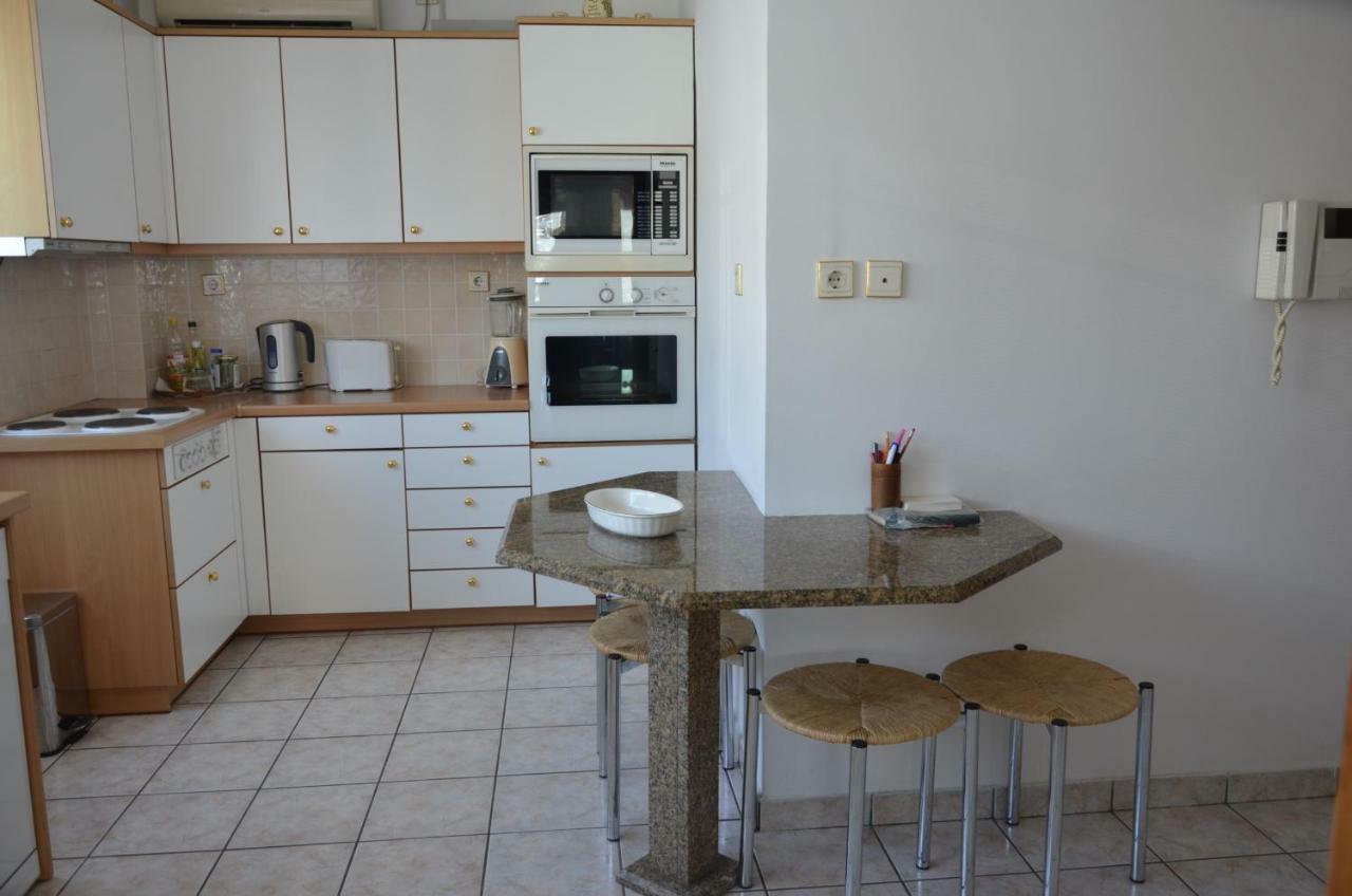 Perfect Beachfront Apartment Athena Bagian luar foto