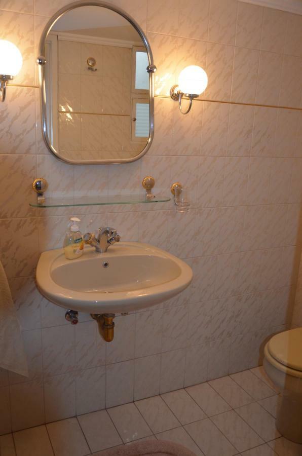 Perfect Beachfront Apartment Athena Bagian luar foto