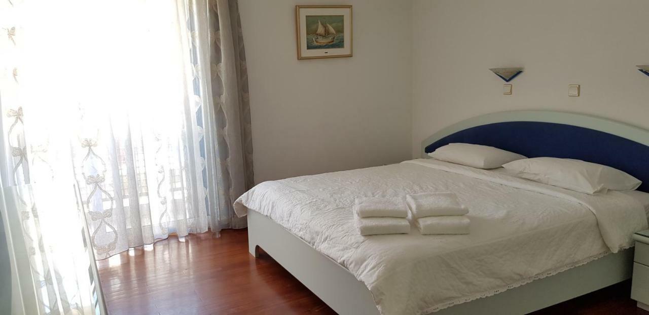 Perfect Beachfront Apartment Athena Bagian luar foto