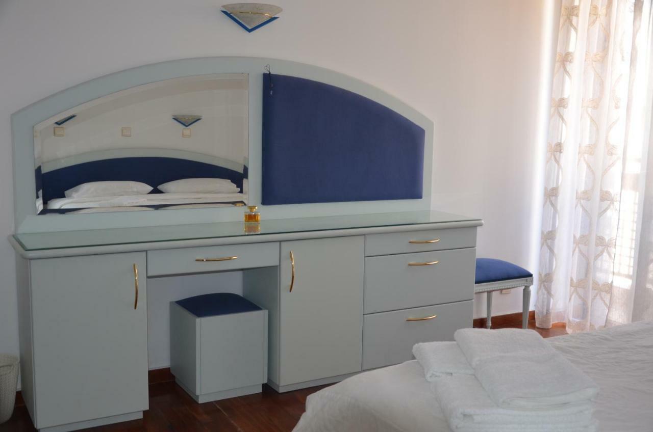 Perfect Beachfront Apartment Athena Bagian luar foto